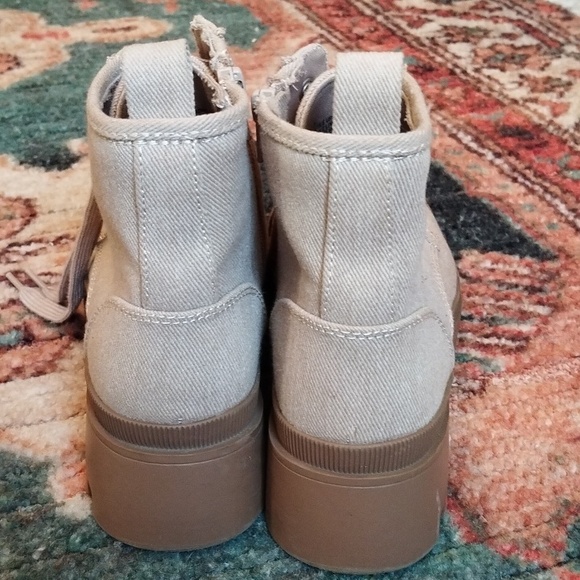 Women's combat style boot size 7 cream and light brown - Picture 4 of 7